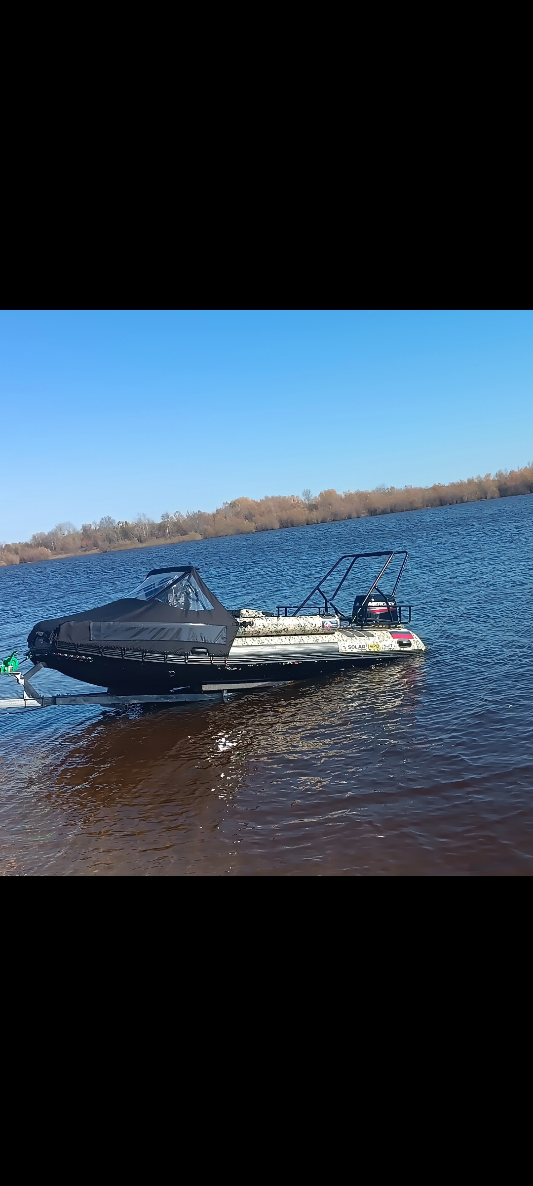 Водомётная лодка Solar 470 на воде